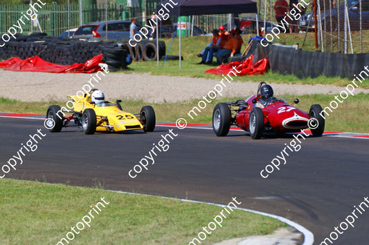 25 Patrick Dunseith Merlyn Mk25; 27 Mike Knight Cooper Maserati (33)