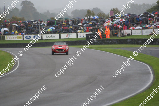 27 Jose Alberquerque Barrie Williams Ferrari 250 GT SWB umbrellas up (36)