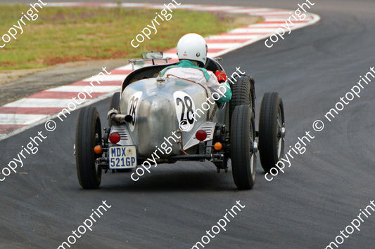 28 Brian Esterhuysen 1933 Alfa Monza repl  (3)