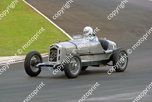 28 Brian Esterhuysen 1933 Alfa Monza repl  (1)