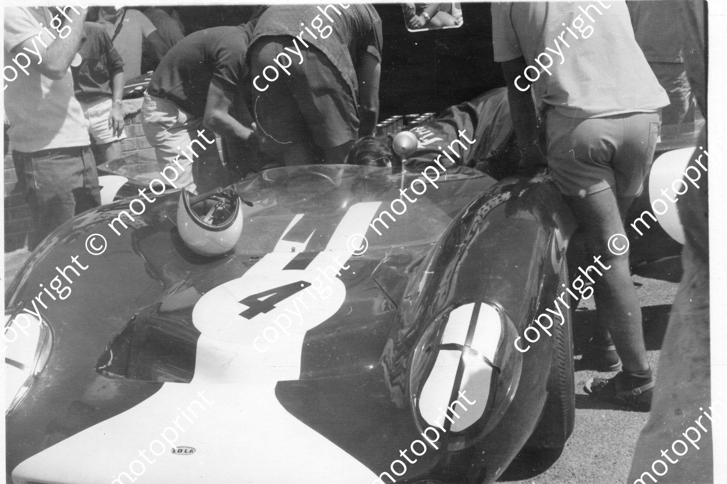4 Roy Pierpoint, Doug Serrurier Lola T70 Ford 027