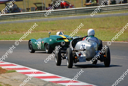 50 Clive Winterstein Elva Porsche; 28 Brian Esterhuysen 1933 Alfa Monza repl (5)