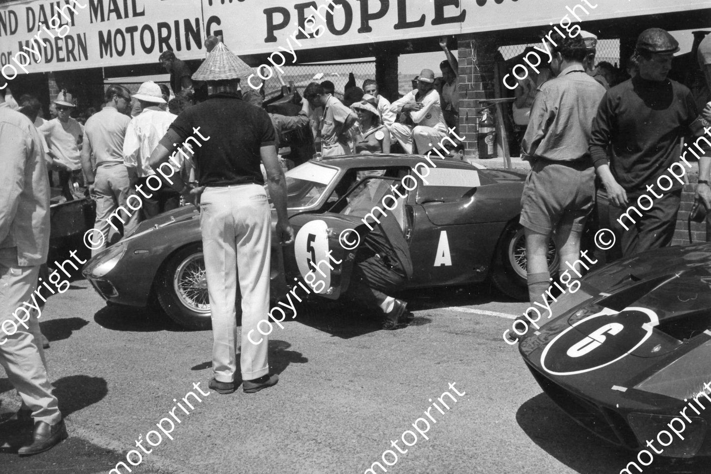 5 Jackie Epstein, Paul Hawkins Ferrari 250LM. Basotho hat Sy Symons Motor ED RDM sponsors 038