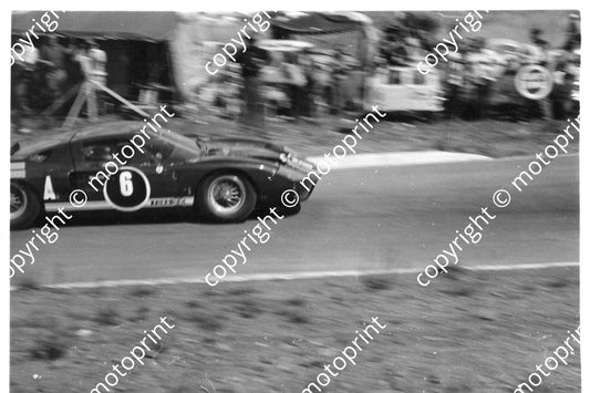 6 Peter Sutcliffe, Innes Ireland GT40 Clubhouse  (5)