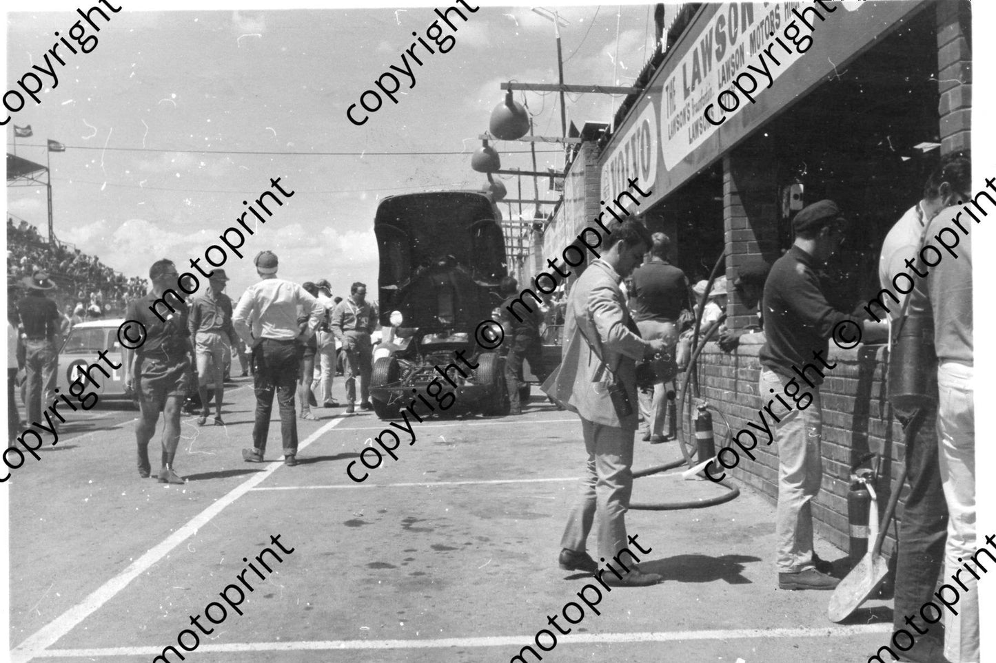 7 Mike Spence, John Love Ferrari 275LM 023 (4)