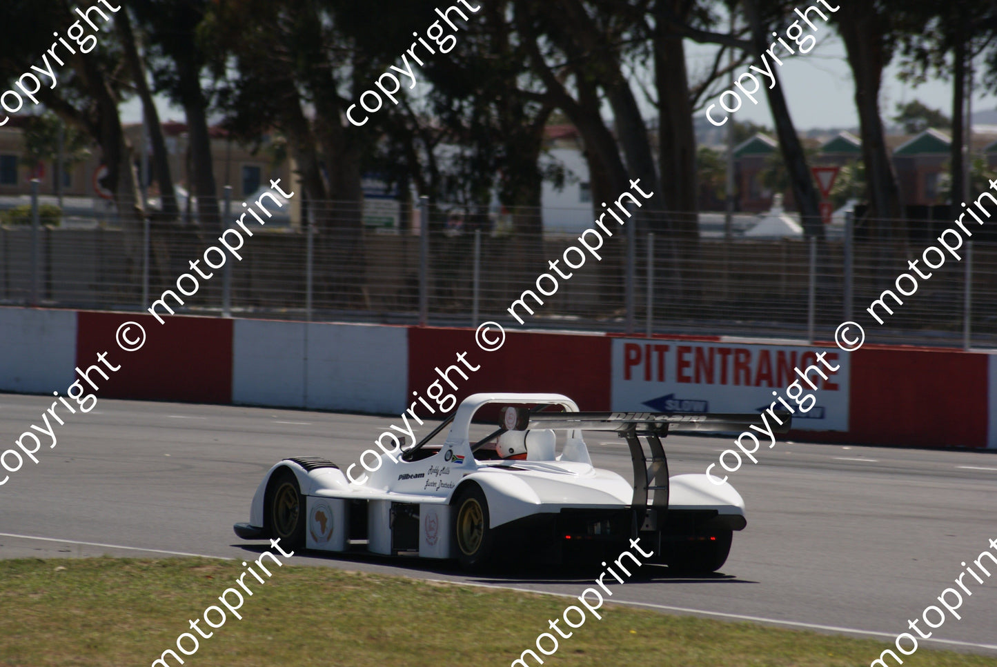 98 Roddy Mills Gunther Drotschie Pilbeam MP98 practice (10)