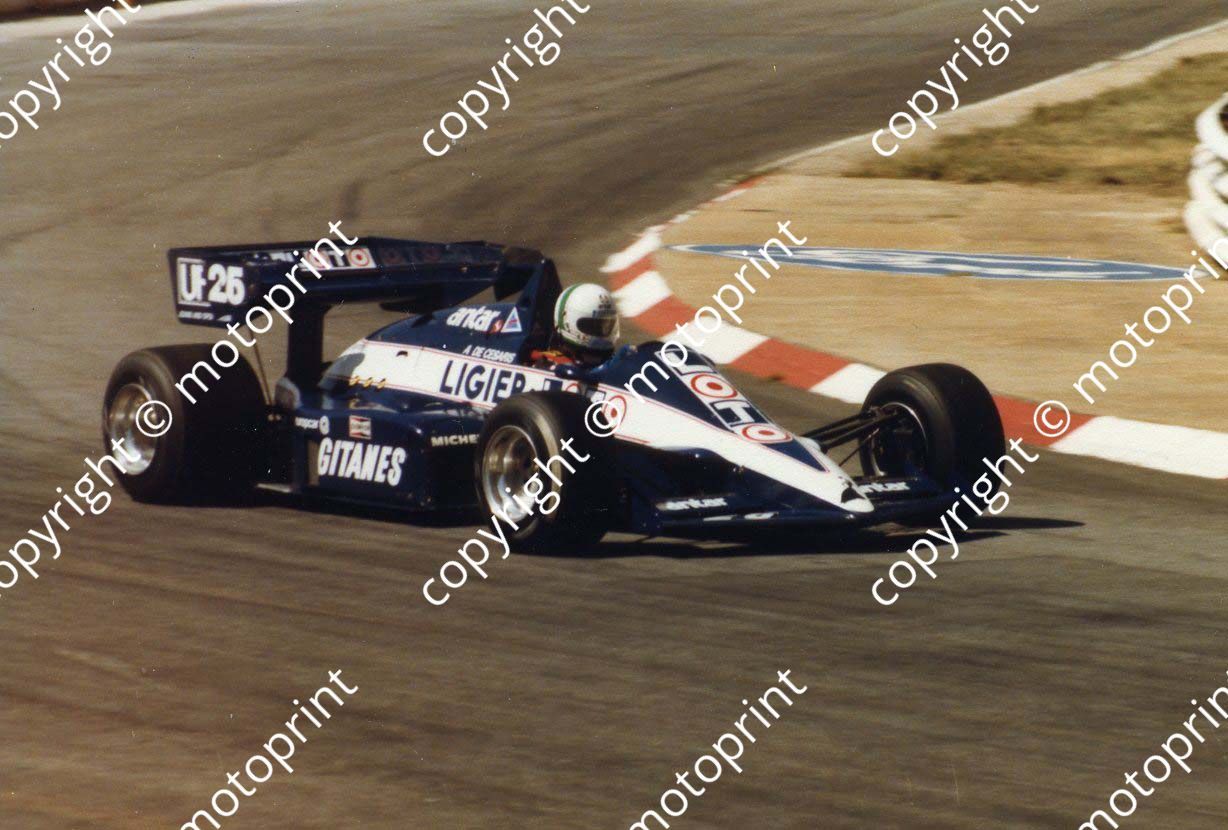 De Cesaris Ligier JS23 NOTE IN CAR 25 cropped