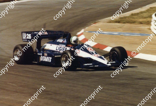 De Cesaris Ligier JS23 NOTE IN CAR 25 cropped