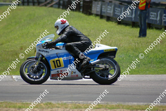 MC 10 Suzuki RGV 500 Mick Grant  DSC02410