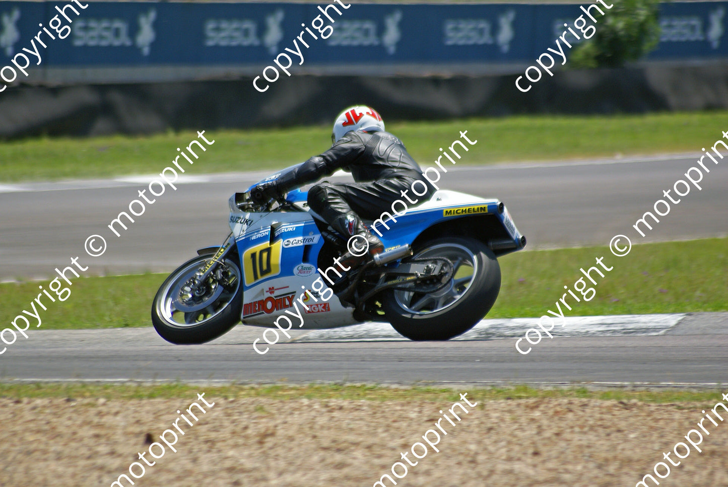 MC 10 Suzuki RGV 500 Mick Grant  DSC02412