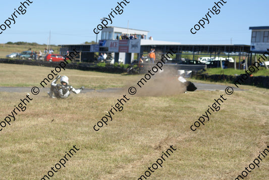 MC 1zz Aprilia 1st lap down DSC08068