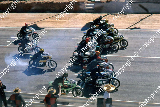 MC Crowded 250 bikes start