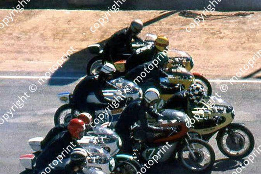 MC Crowded 250 bikes start cropped