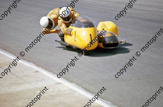 MC Neville Riddell per Roger