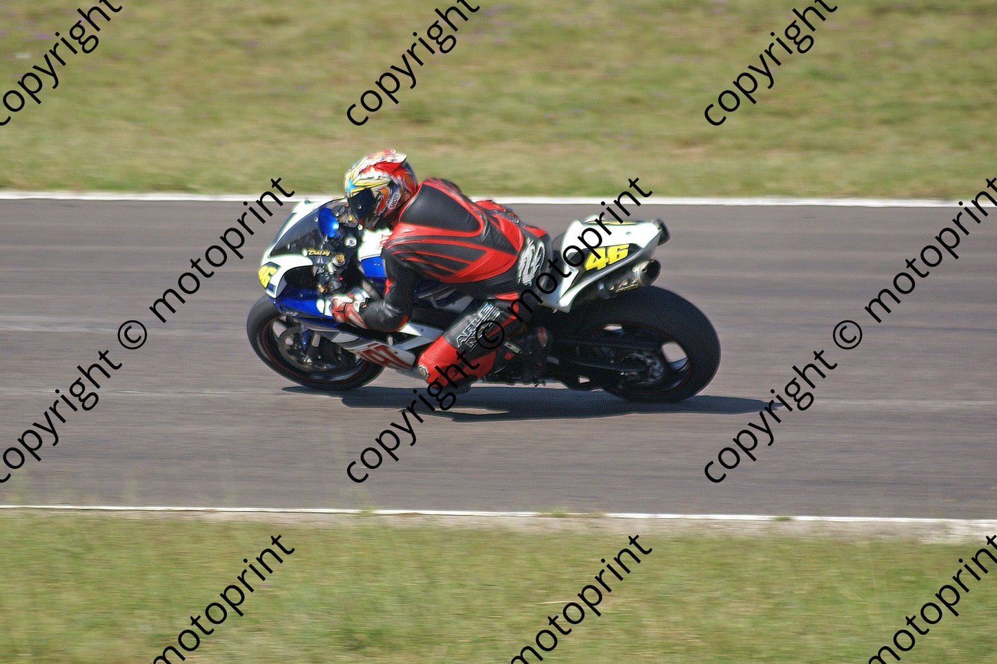 MC White Yamaha R1 DSC00033