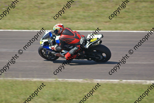 MC White Yamaha R1 DSC00033
