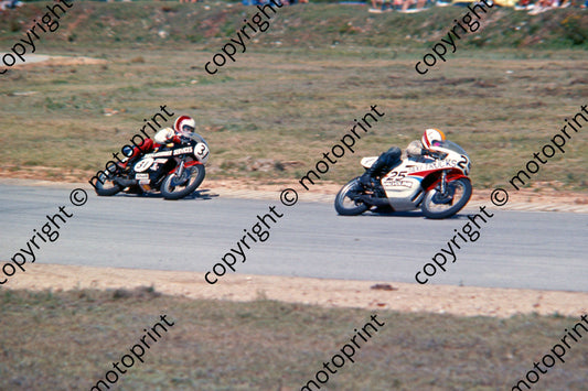 MC #25 Taxitrucks, #31 Shockabsorber Services check riders