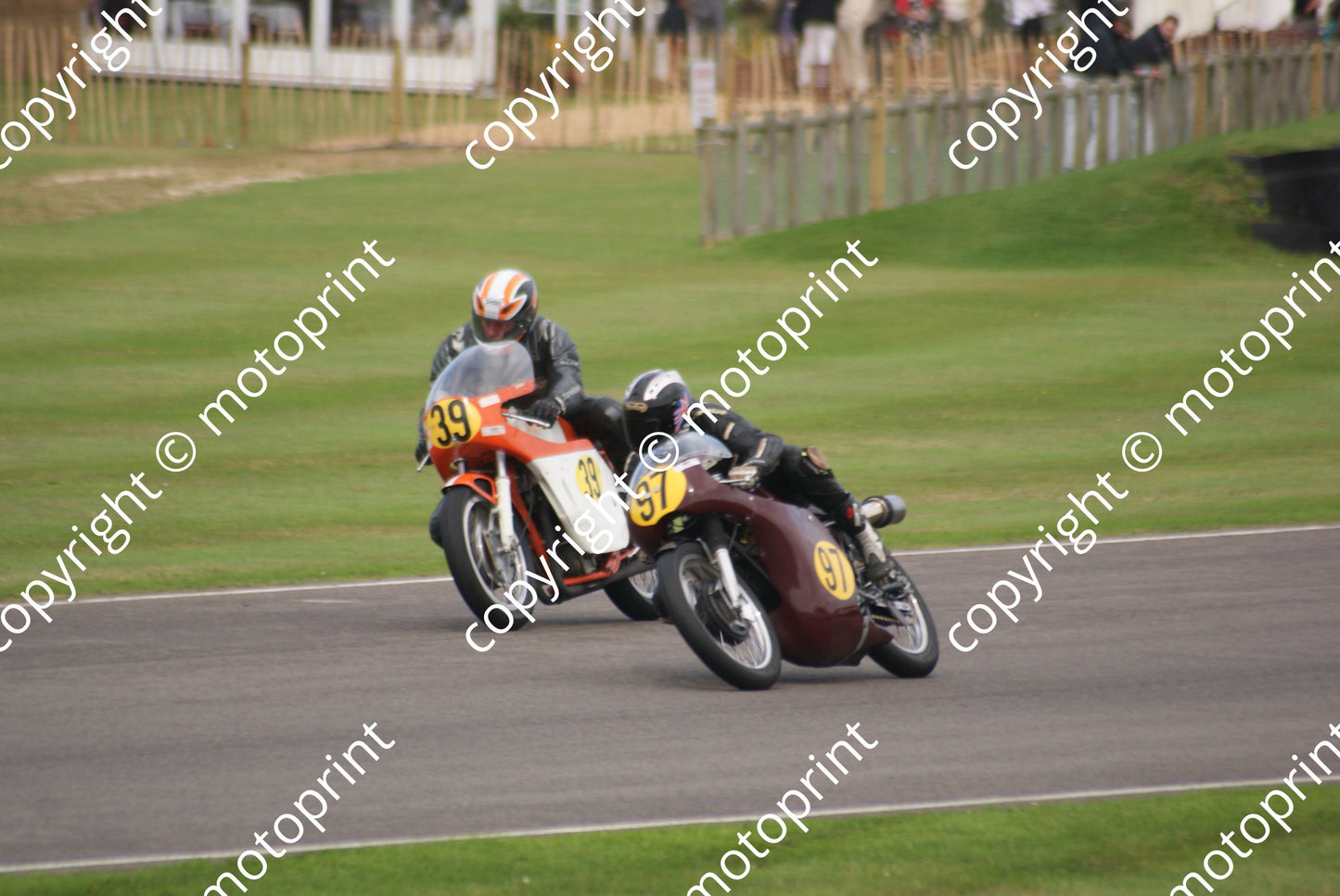 MC 97 Matchless G50 Cameron Donald Andrew Taylor 39 Honda CR450 Chris Barfe Ian Simpson(44)