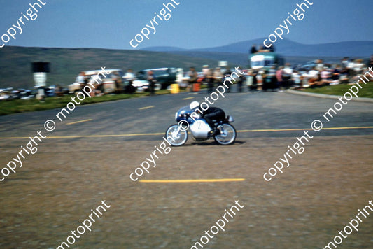 MC Ernst Degner 50 cc Suzuki winner at Bungalow