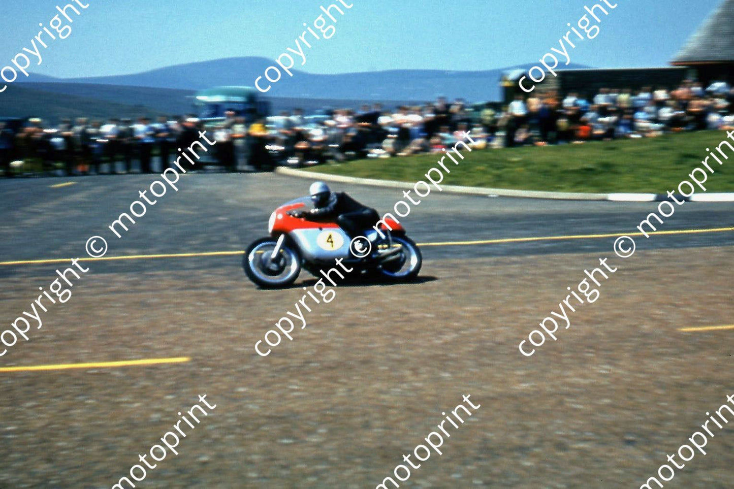 MC Gary Hocking 500 MV winner at Bungalow
