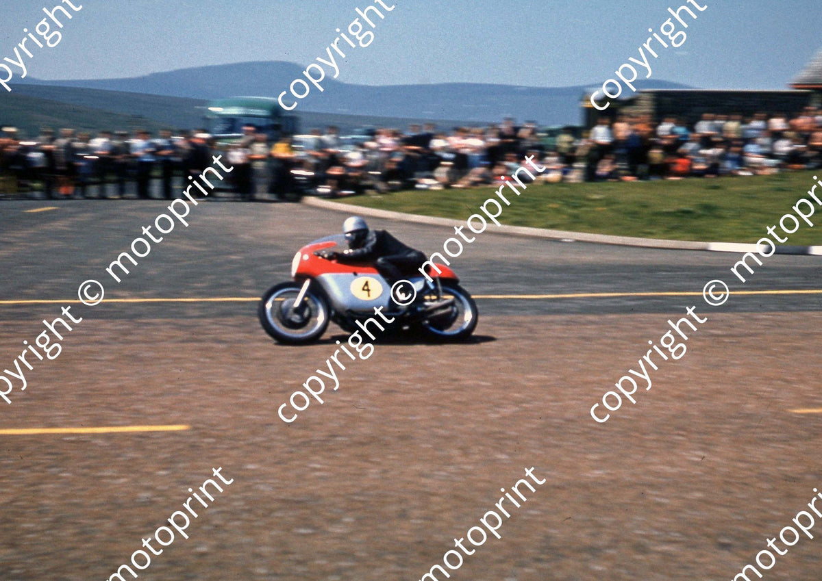 Gary Hocking MC Gary Hocking winner 500 MV at Bungalow A4 (34) – Motoprint