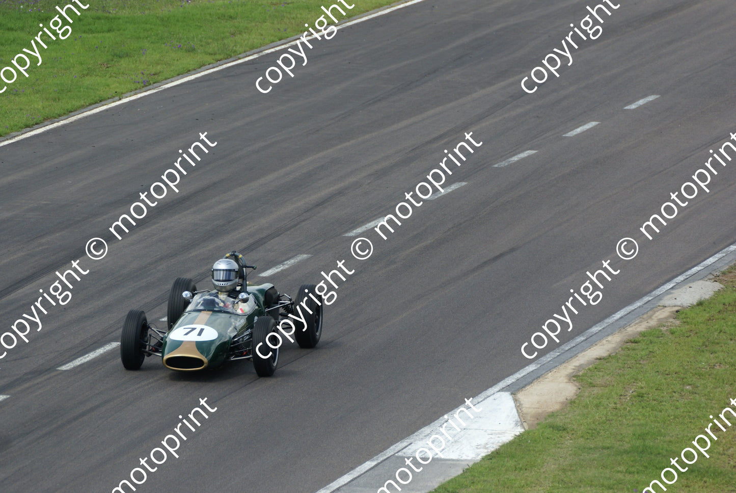 Mussa Brabham BT2  1st lap race 2 31-1 DSC06208