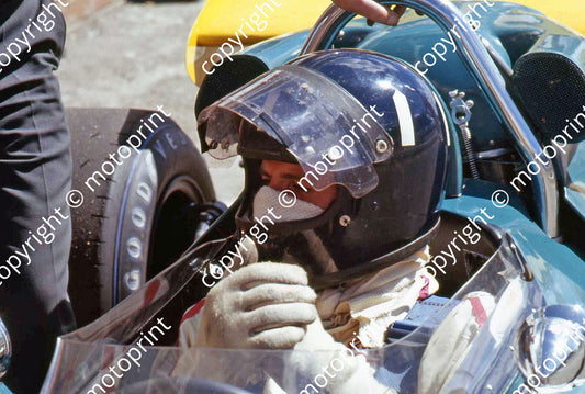 P Graham Hill ready to go, Brabham BT33