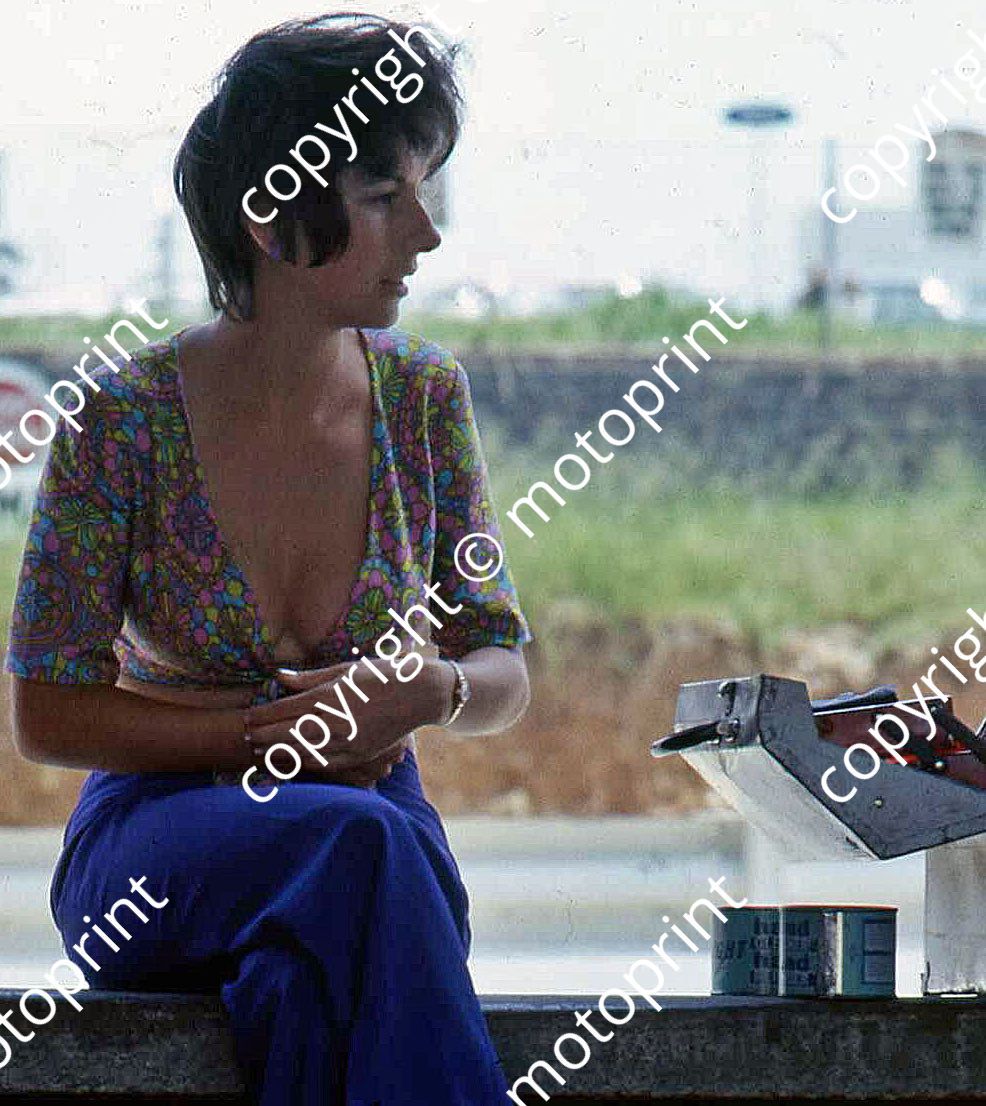 P Pit glamour cropped