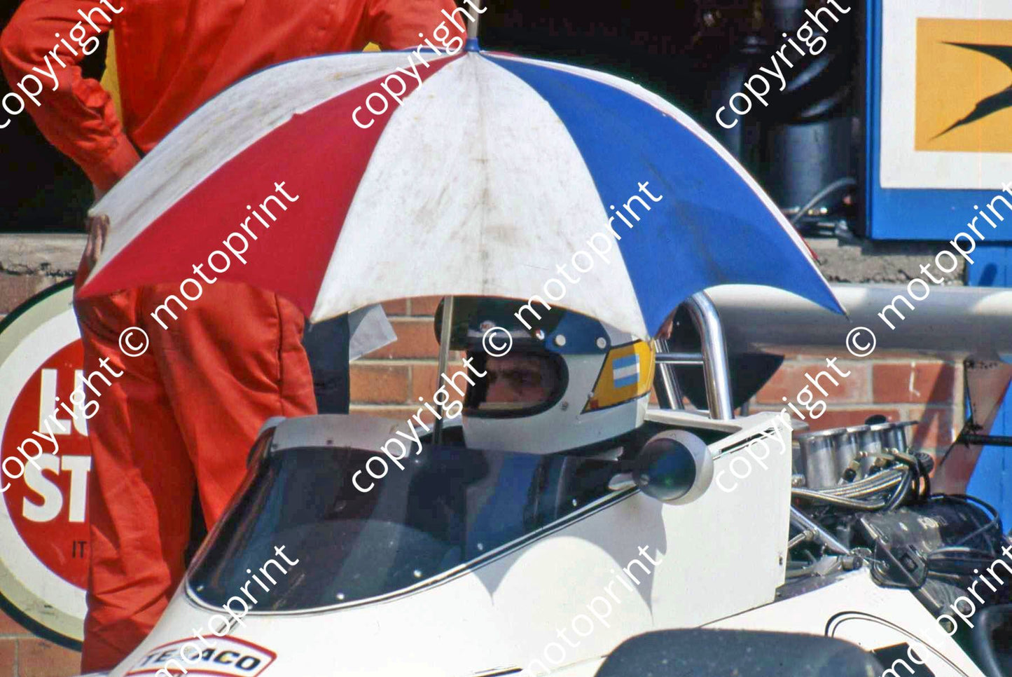 P Reutemann under umbrella in BT44