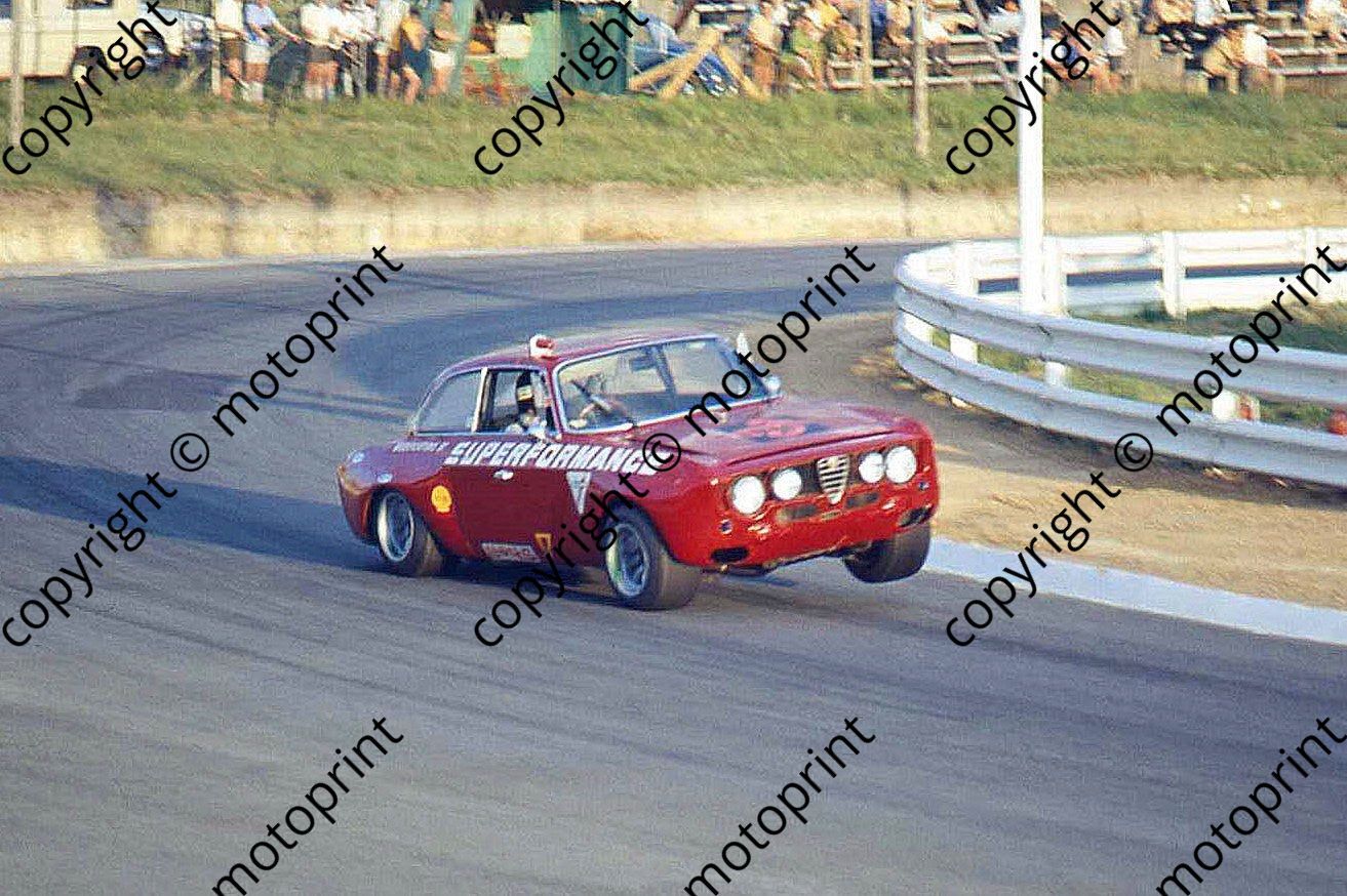 SL Alfa GT AM at Clubhouse Chatz driver with Keizan 2