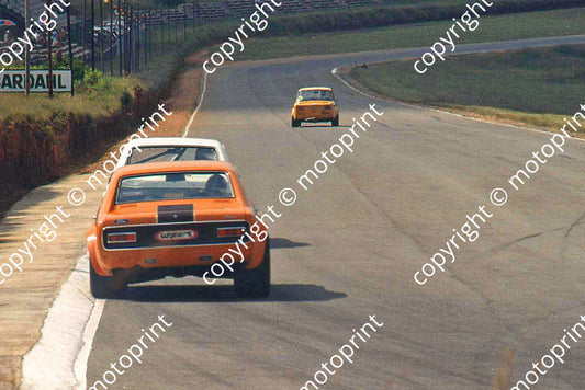 SL V8 Capri_s Olthoff close on Van Rooyen rear view to Kink