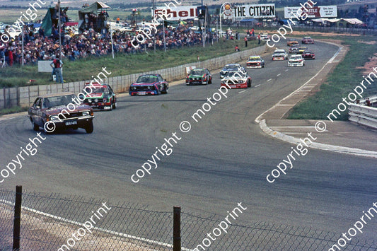 SL (thanks to Stuart Falconer) 1976 Wynns 1000 Clubhouse full field Cortina pace car