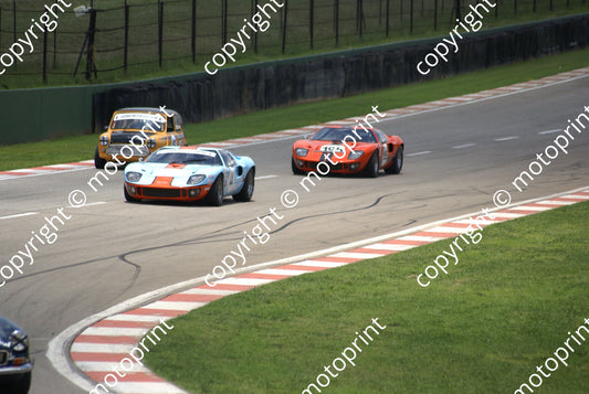 SP 44 195 GT40s  DSC03470 race