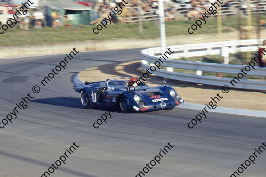SP Charlton shading eyes, Alfa T33