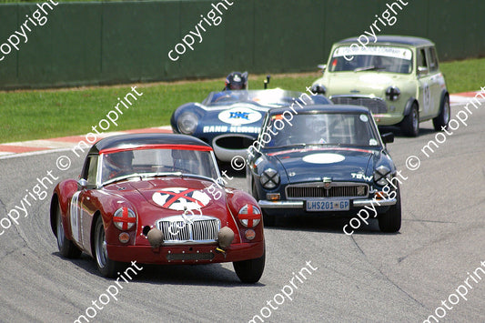 SP Green MGA 13, Kleyn MGB 77  DSC03447 race cropped