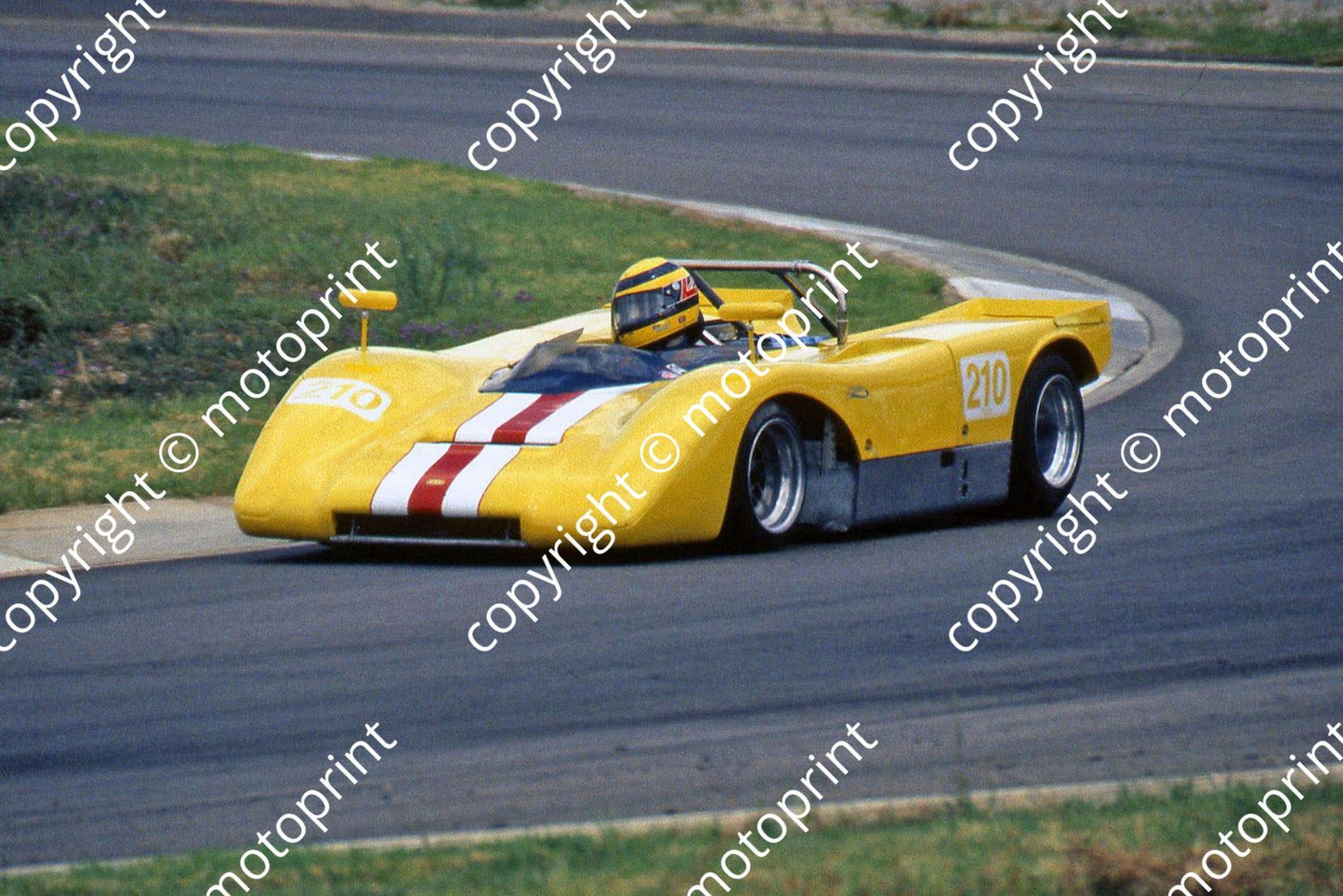 SP Lola T210 Peter Dunn