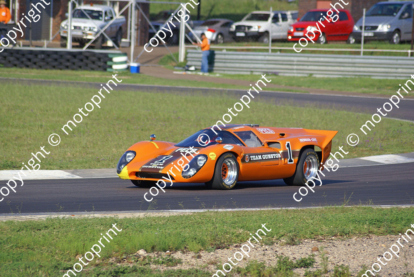 SP Lola T70r Frost DSC02180