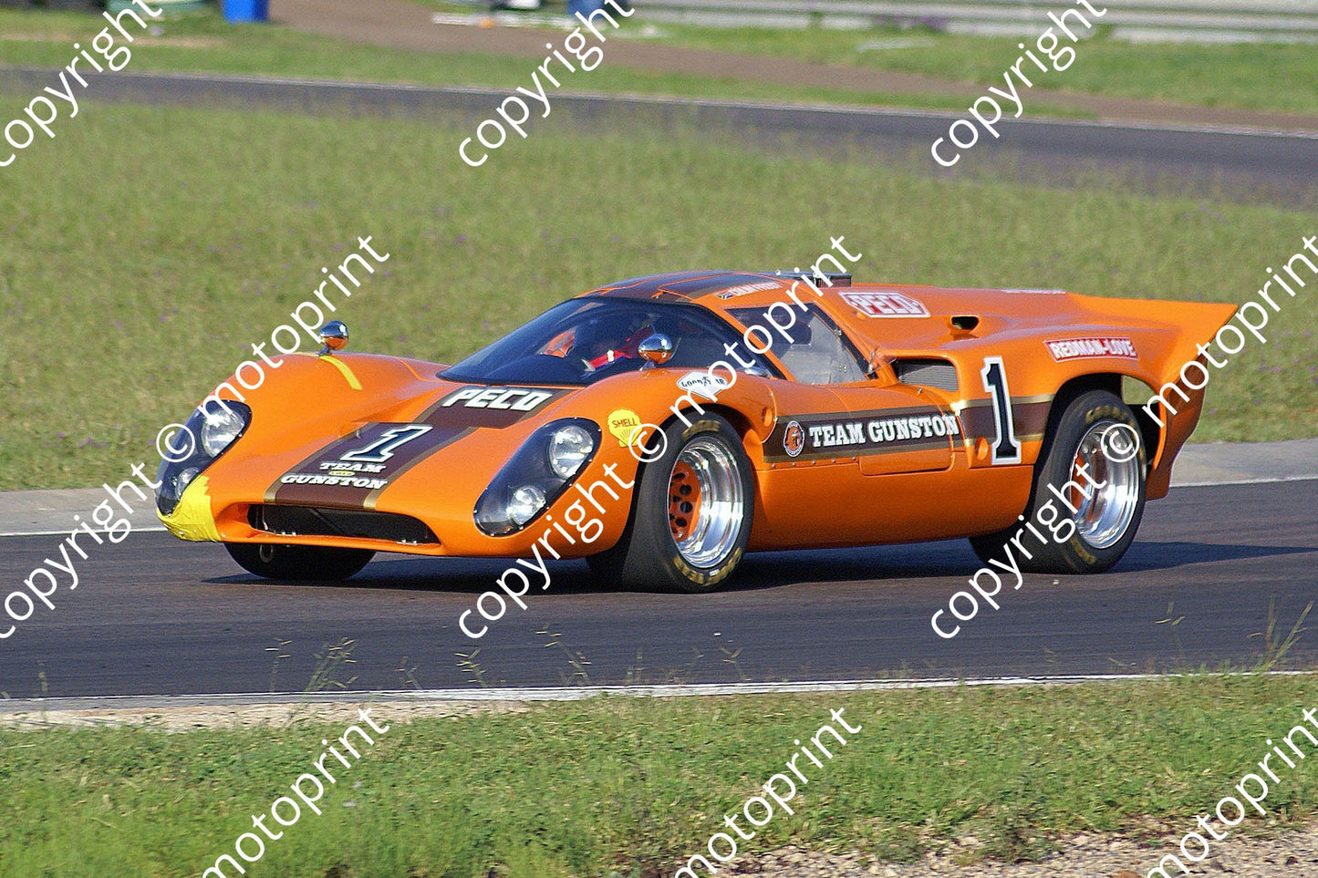SP Lola T70r Frost DSC02180 crop
