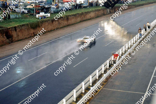 SP Porsche 917 in rain on straight