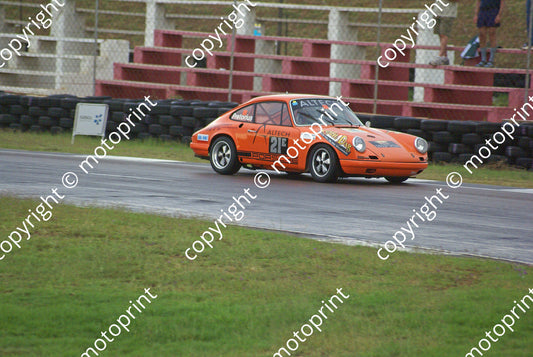 SP Pretorius Porsche 911 front wheel lock up 2 DSC00215