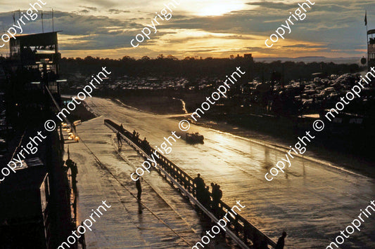 SP Rainsoaked sunset Porsche 908