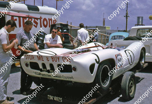 SP Serrurier Lola Walls sponsor Chris Parry Serrurier