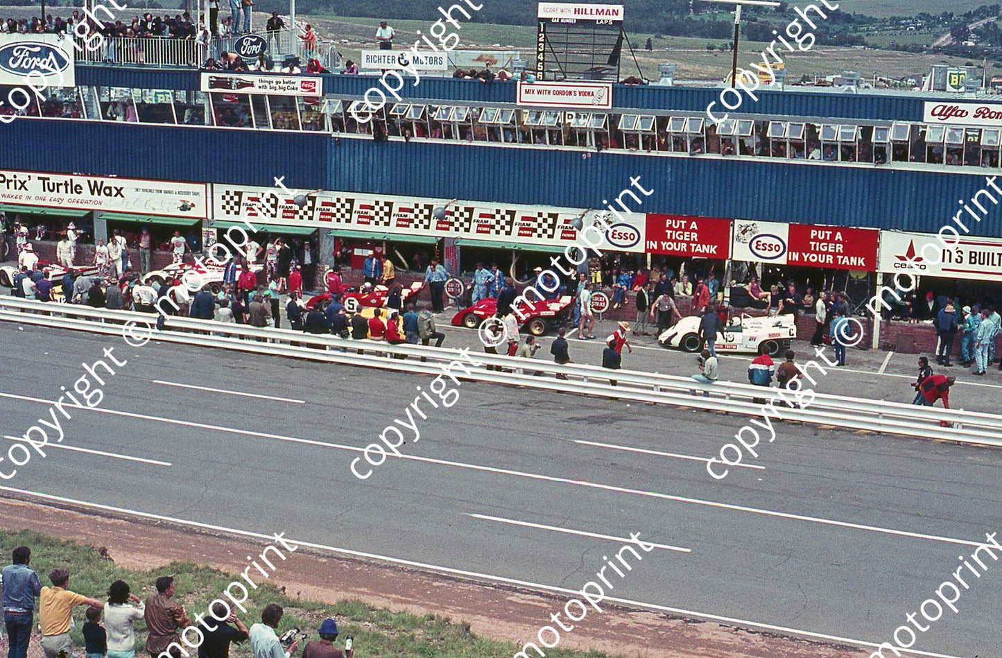 SP (thanks Stuart Falconer) a 256 1971 9hr pits from stand over road