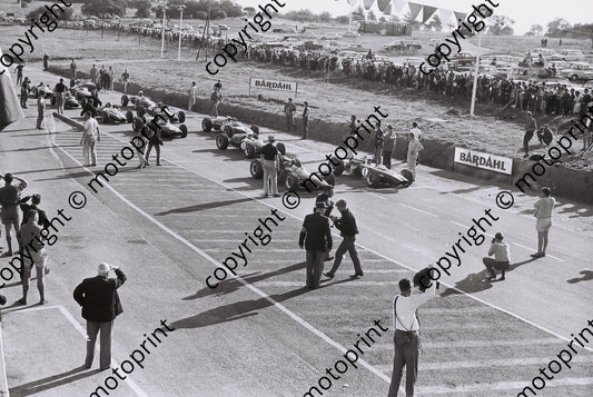 SS 1966 Kyalami grid Charlton, Love, De Klerk, Puzey, Jefferies, Serrurier,  Pretorius, Hartman, Dave(233)