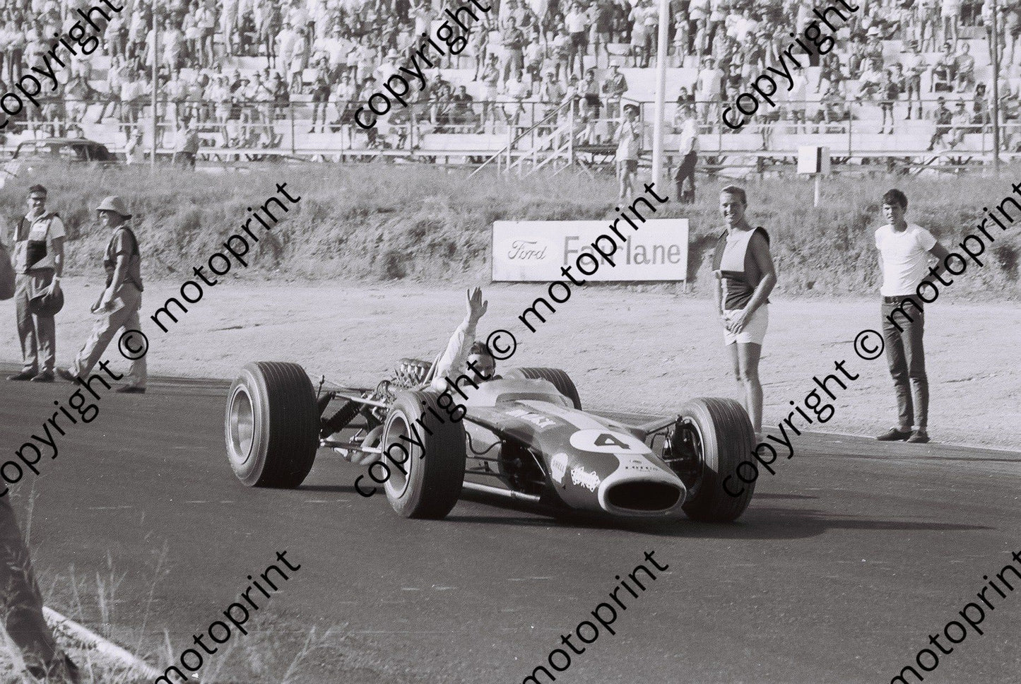 SS 1968 SA GP Clark Lotus 49 victory lap (109)