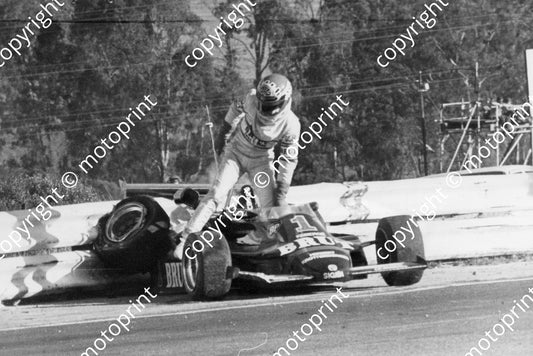 SS 1983 d Kyalami Duxbury March 832crash