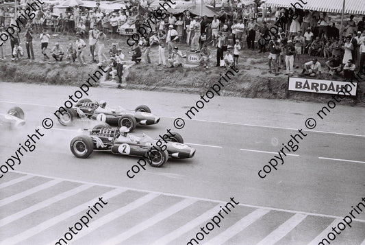 SS 1 Brabham 2 Hulme Brabham BT20s