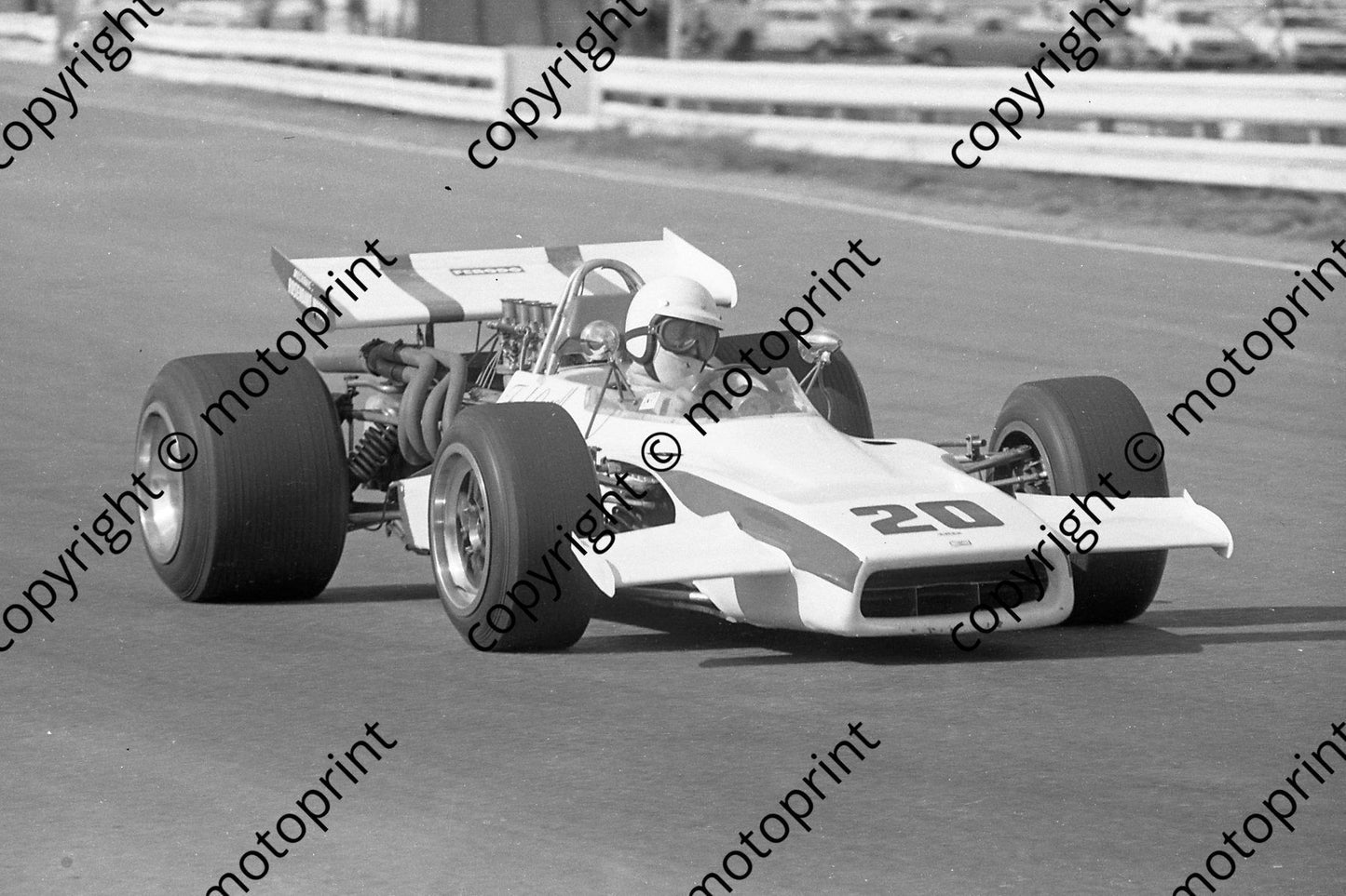 SS 20 F Cowell Lola T190 (permission Malcolm Sampson Motorsport Photography) 1972 Kya  (139)
