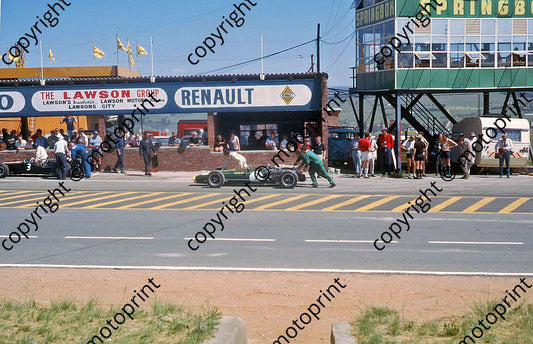 SS Clark pushing Lotus BRM 43, Rindt into Cooper left