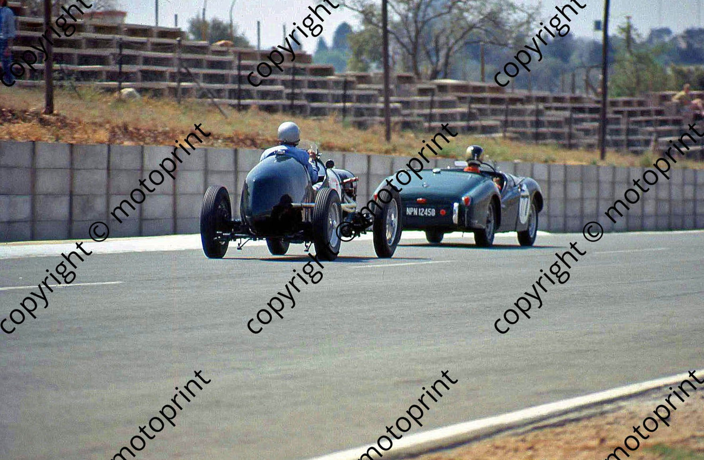 SS Les Miller MG Spider Phil Howie chasing TR2